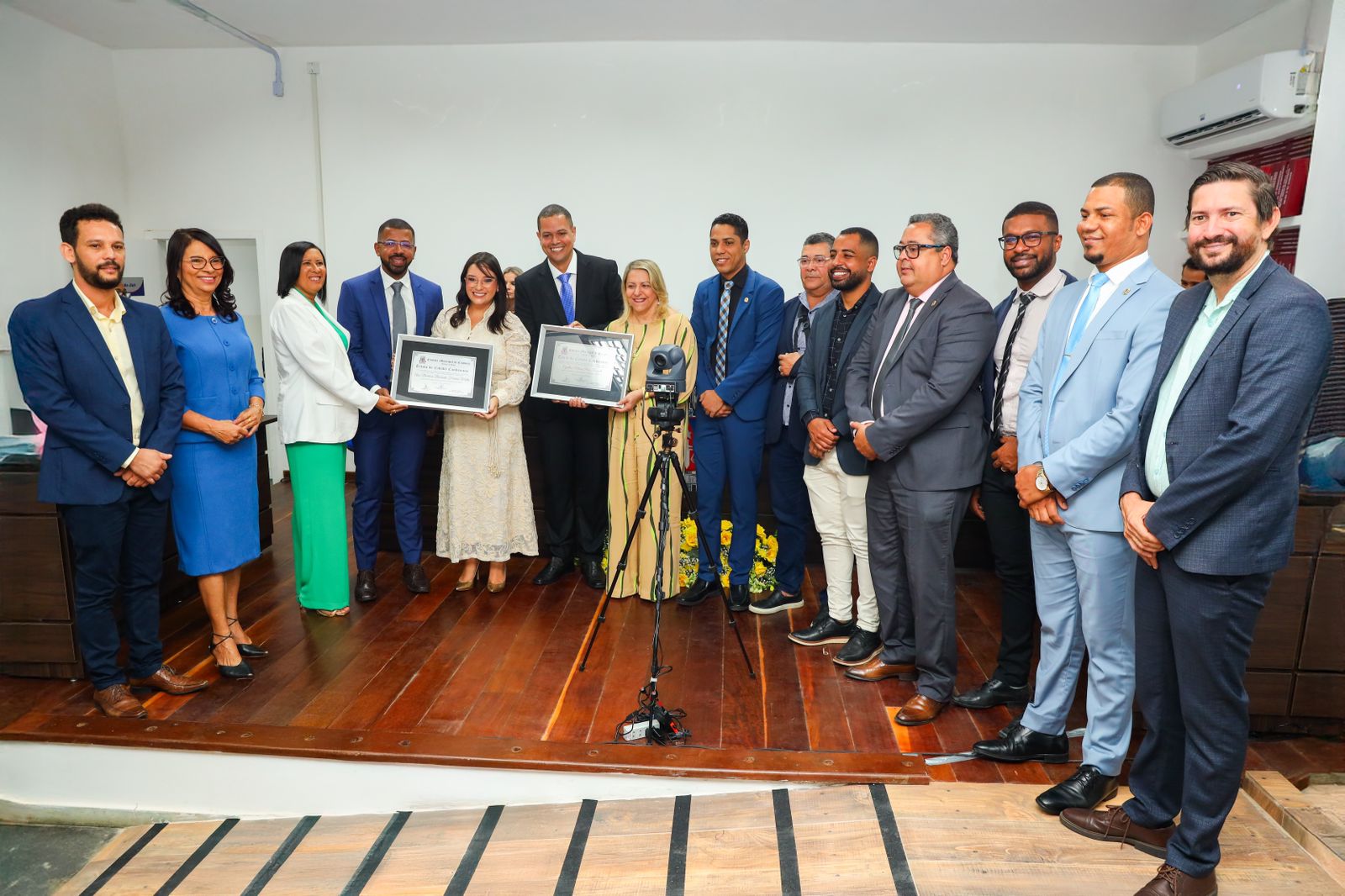 Vereadores participam de solenidade do TJBA que amplia serviços do Judiciário e homenageia autoridades com Título de Cidadã Candeense